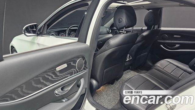 Mercedes-Benz E-Class E220d 4MATIC Avantgarde