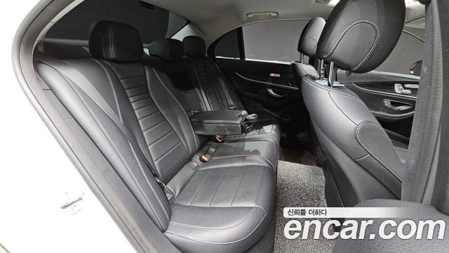 Mercedes-Benz E-Class E220d 4MATIC Avantgarde