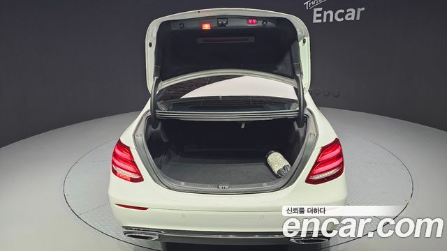 Mercedes-Benz E-Class E220d 4MATIC Avantgarde