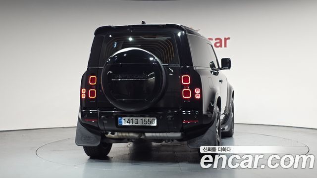 Land Rover Defender 90 D250 X-Dynamic SE