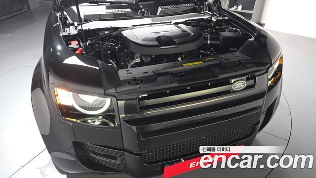 Land Rover Defender 90 D250 X-Dynamic SE