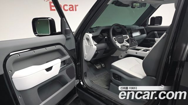 Land Rover Defender 90 D250 X-Dynamic SE