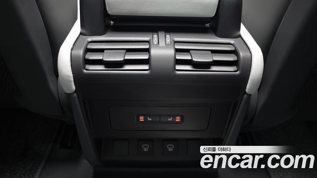 Land Rover Defender 90 D250 X-Dynamic SE