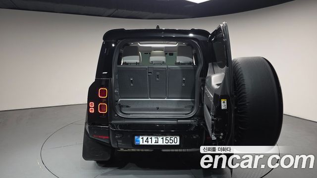 Land Rover Defender 90 D250 X-Dynamic SE