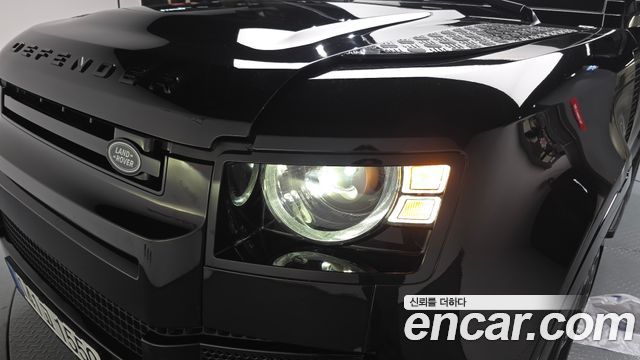Land Rover Defender 90 D250 X-Dynamic SE