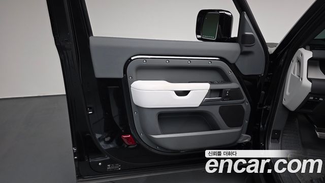 Land Rover Defender 90 D250 X-Dynamic SE