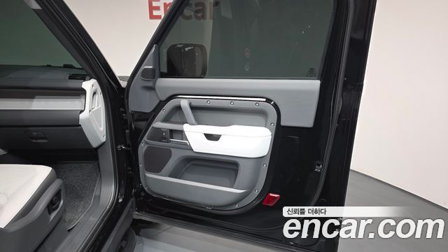 Land Rover Defender 90 D250 X-Dynamic SE