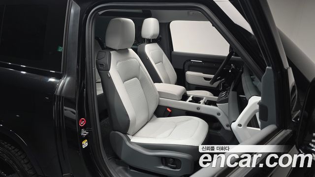 Land Rover Defender 90 D250 X-Dynamic SE