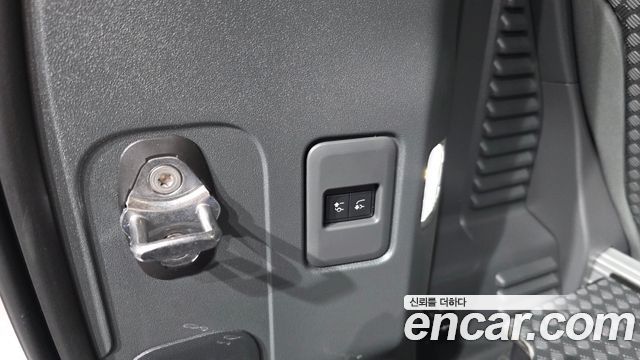 Land Rover Defender 90 D250 X-Dynamic SE