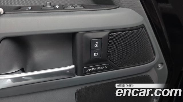 Land Rover Defender 90 D250 X-Dynamic SE
