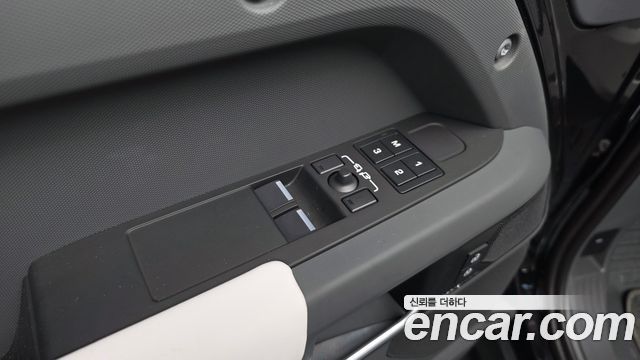 Land Rover Defender 90 D250 X-Dynamic SE