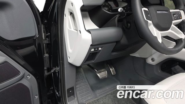 Land Rover Defender 90 D250 X-Dynamic SE