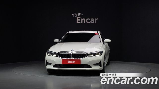 BMW 3-Series 320i