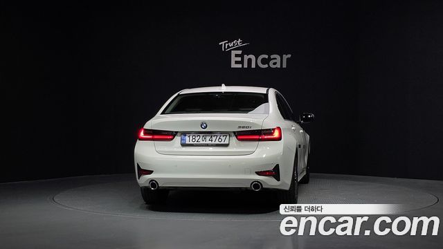 BMW 3-Series 320i