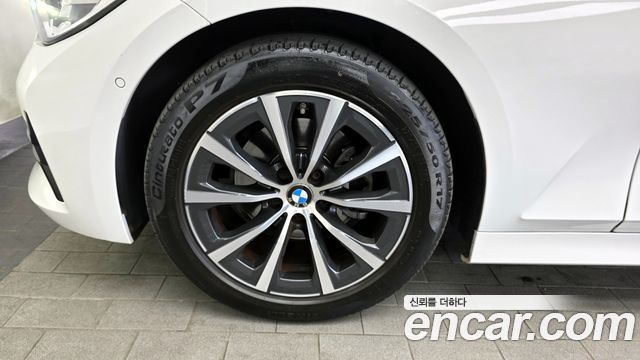 BMW 3-Series 320i