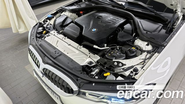 BMW 3-Series 320i