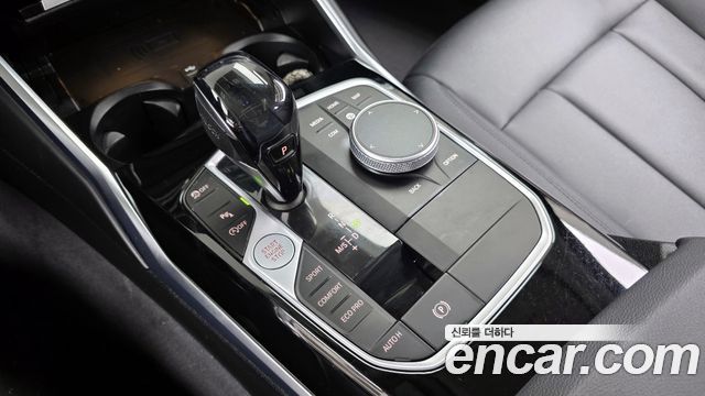 BMW 3-Series 320i