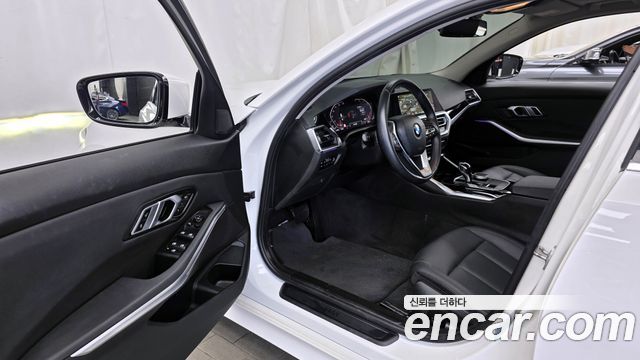 BMW 3-Series 320i