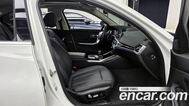 BMW 3-Series 320i