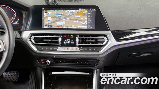 BMW 3-Series 320i