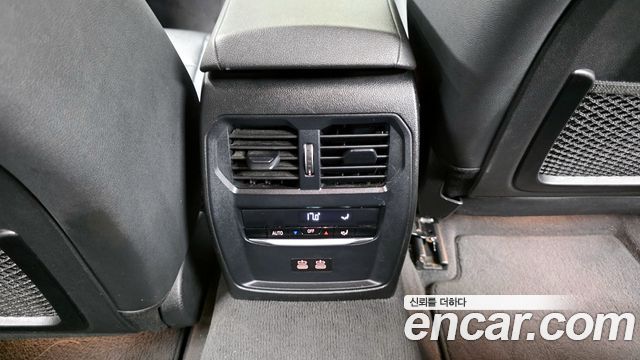 BMW 3-Series 320i