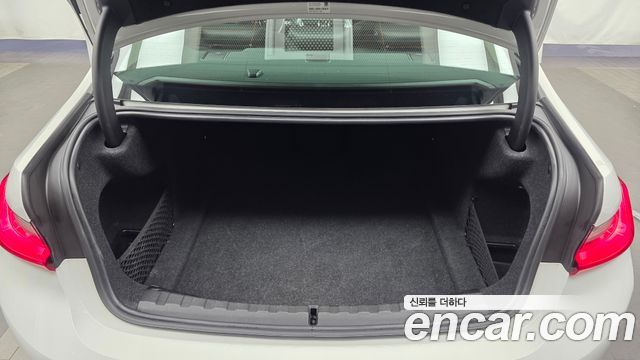 BMW 3-Series 320i