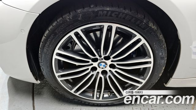 BMW 5-Series 530i M Sport Package Plus