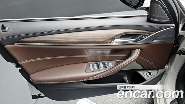 BMW 5-Series 530i M Sport Package Plus