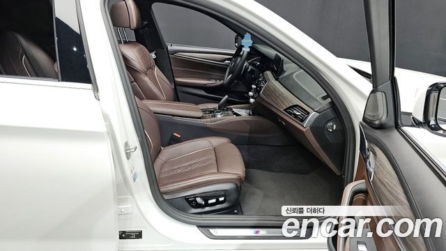 BMW 5-Series 530i M Sport Package Plus