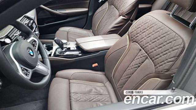 BMW 5-Series 530i M Sport Package Plus