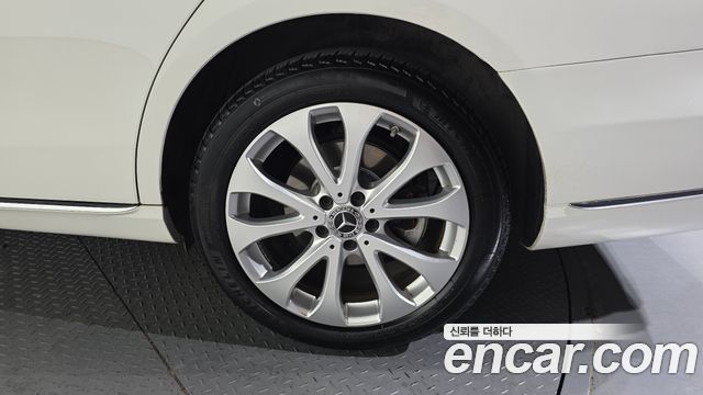 Mercedes-Benz E-Class E220d Exclusive