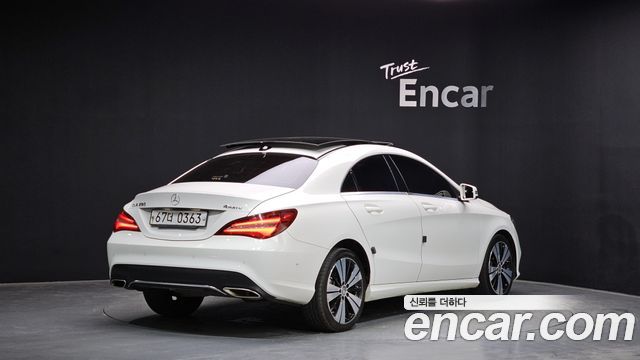 Mercedes-Benz CLA-Class CLA250 4MATIC