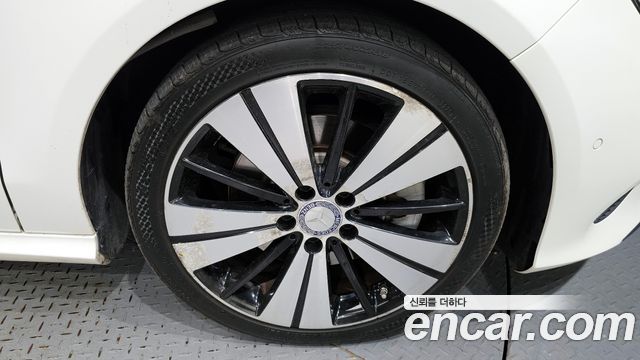 Mercedes-Benz CLA-Class CLA250 4MATIC