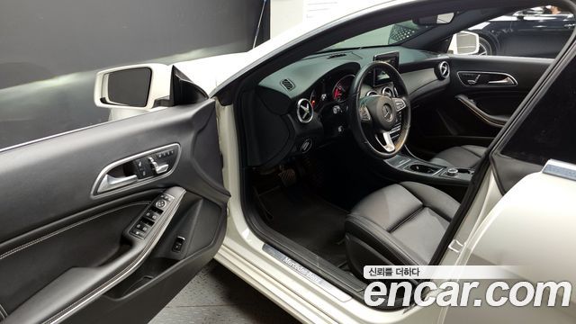 Mercedes-Benz CLA-Class CLA250 4MATIC