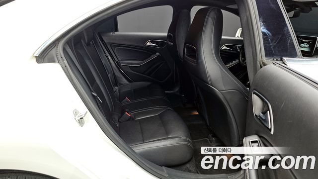 Mercedes-Benz CLA-Class CLA250 4MATIC