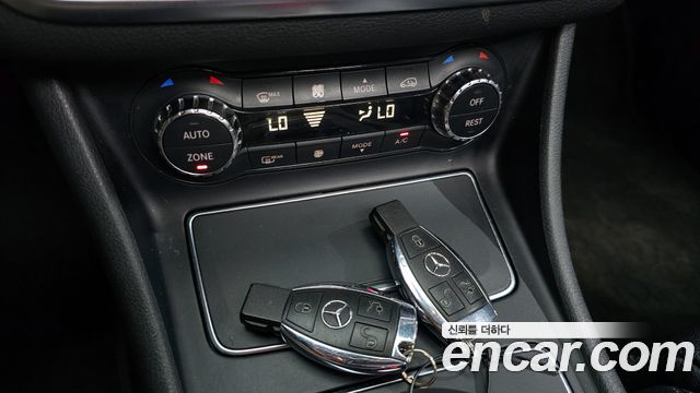 Mercedes-Benz CLA-Class CLA250 4MATIC
