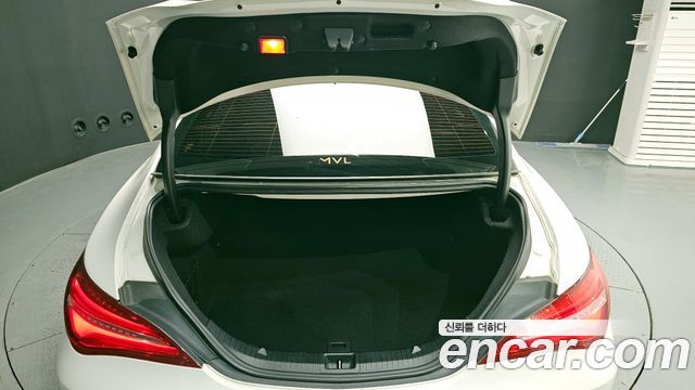 Mercedes-Benz CLA-Class CLA250 4MATIC