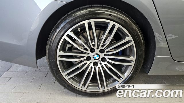 BMW 5-Series 530i xDrive M Sport Package Plus