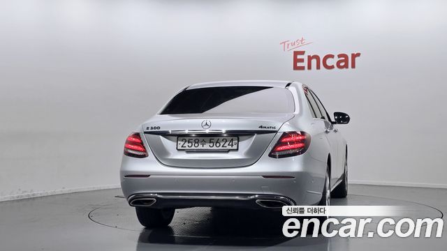 Mercedes-Benz E-Class E300 4MATIC Exclusive