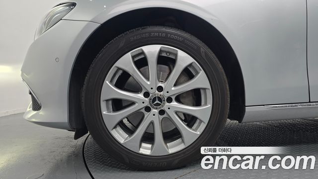 Mercedes-Benz E-Class E300 4MATIC Exclusive