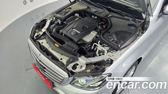 Mercedes-Benz E-Class E300 4MATIC Exclusive