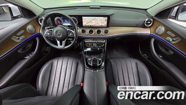 Mercedes-Benz E-Class E300 4MATIC Exclusive