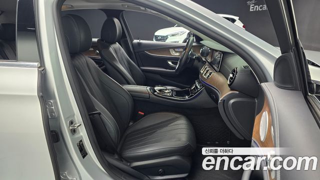 Mercedes-Benz E-Class E300 4MATIC Exclusive