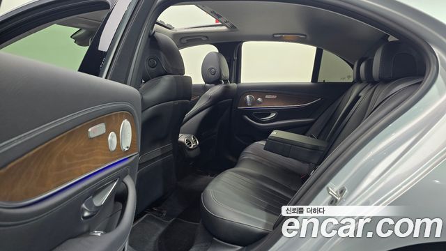 Mercedes-Benz E-Class E300 4MATIC Exclusive