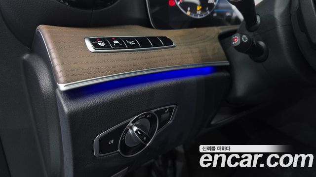 Mercedes-Benz E-Class E300 4MATIC Exclusive