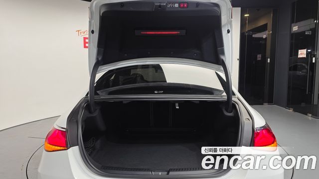 Mercedes-Benz E-Class E200 AMG Line