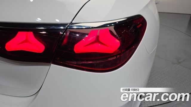 Mercedes-Benz E-Class E200 AMG Line