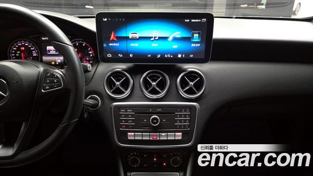 Mercedes-Benz A-Class A200