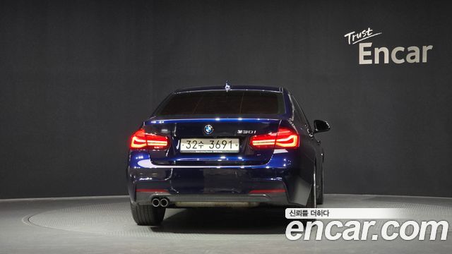 BMW 3-Series 330i M Sport Shadow