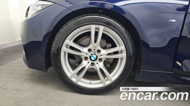 BMW 3-Series 330i M Sport Shadow